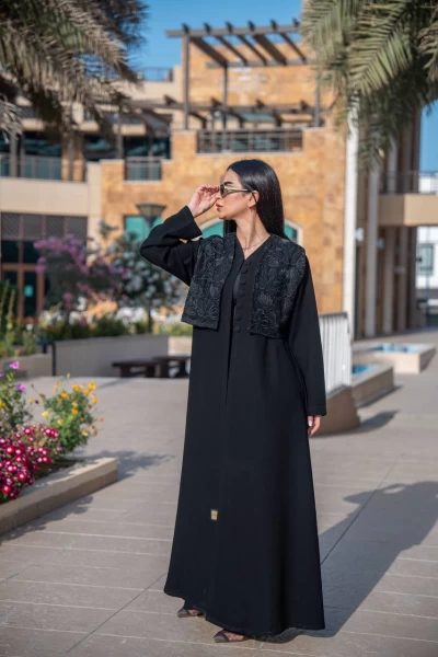 عباية كريب كوبا مع بوليرو دانتيل باللون الاسود C:IB311