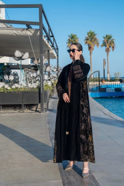 Abaya made of raw silk velvet with floral velvet and a hand sash IB266